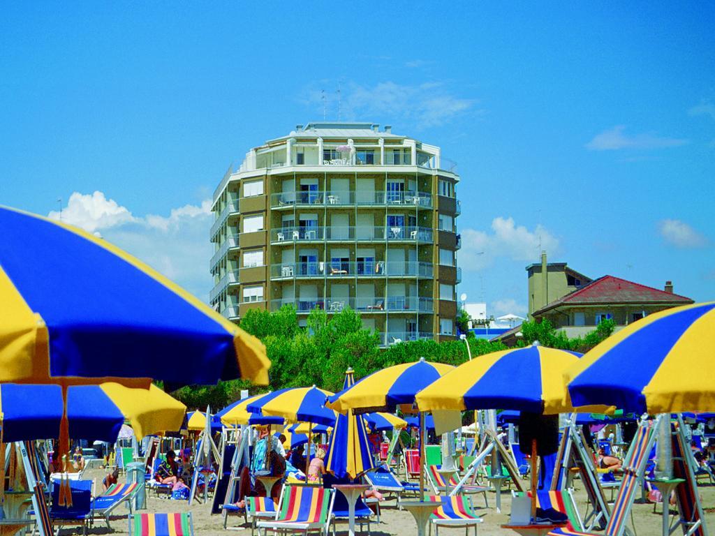 شقة Lignano Sabbiadoro Sea Front المظهر الخارجي الصورة