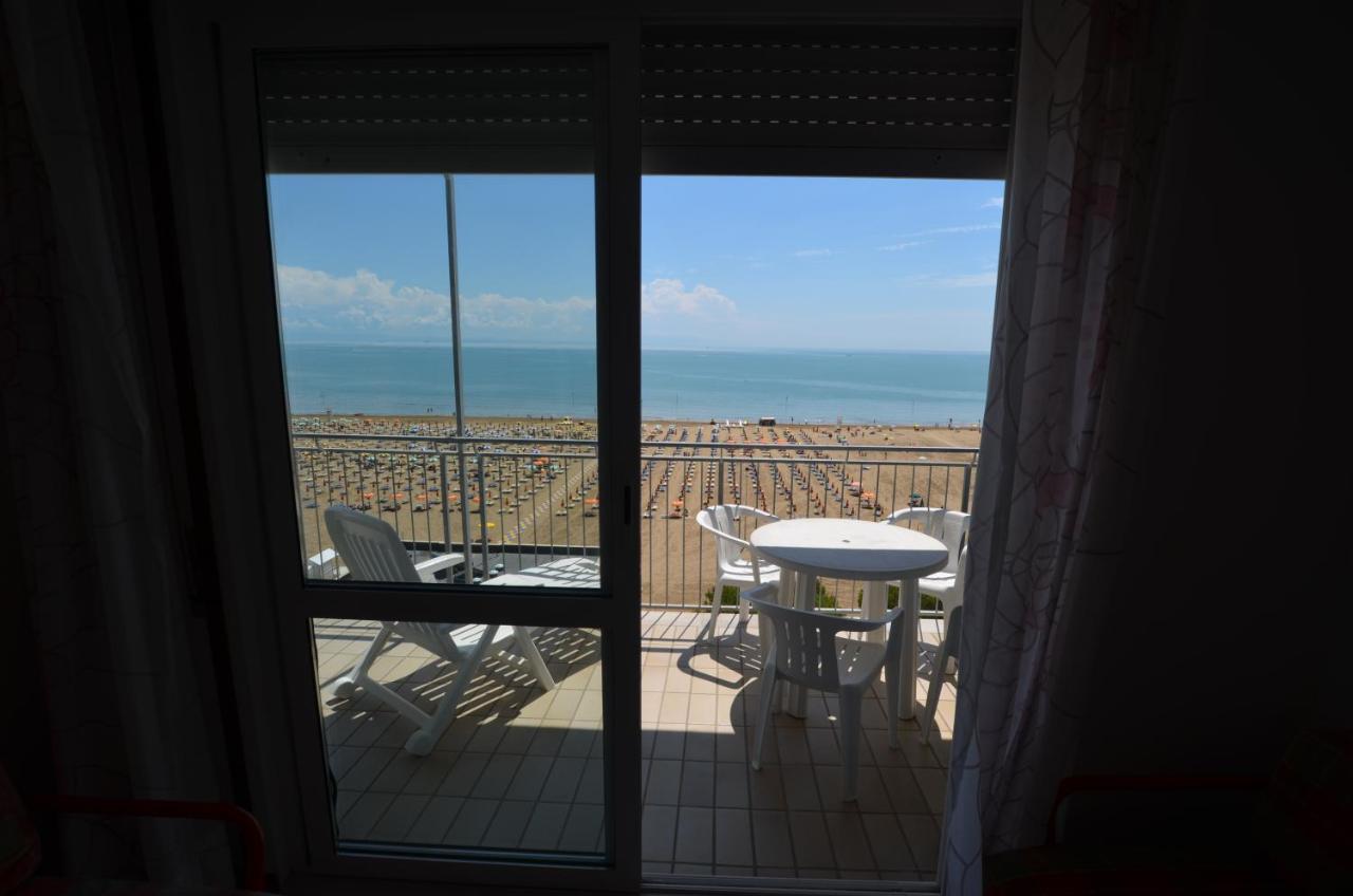 شقة Lignano Sabbiadoro Sea Front المظهر الخارجي الصورة
